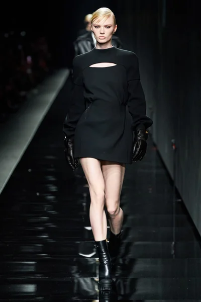 Look 3